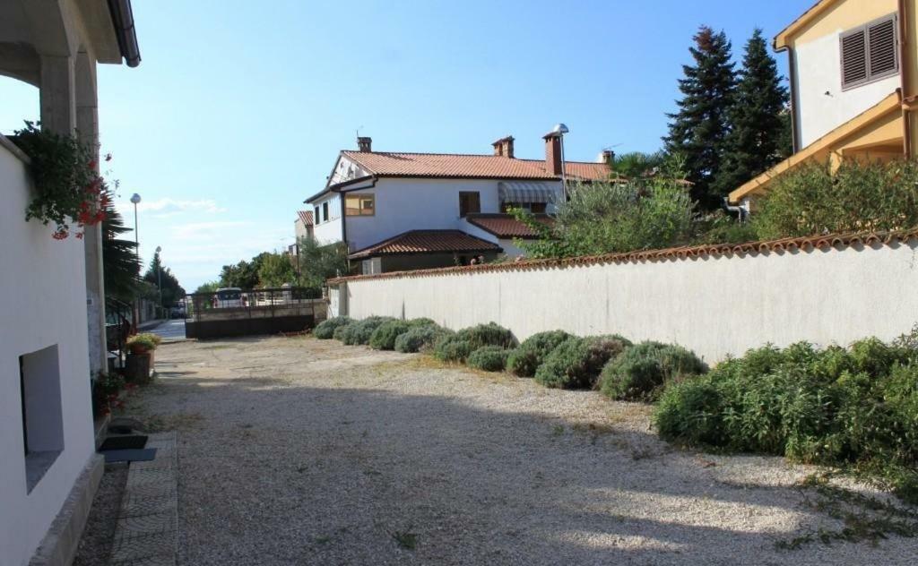 Apartment Radovan Пореч Екстериор снимка